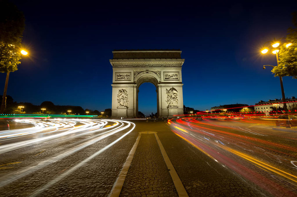 Paris Arc de Triomphe zafer kemer q - Fotoğraf, Görsel