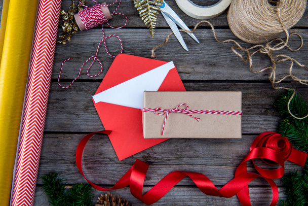 christmas gift and envelope - Fotografie, Obrázek