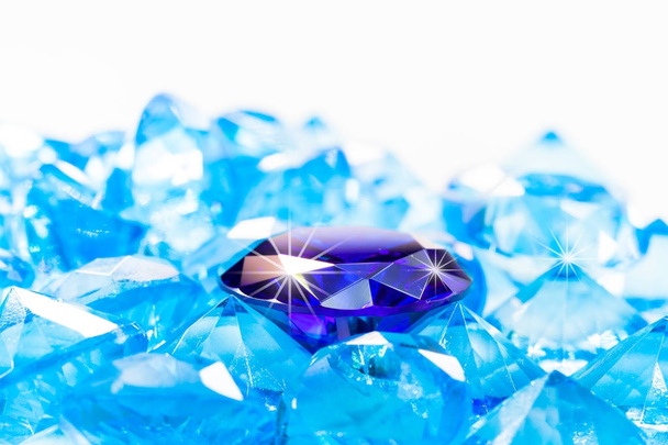 modrý diamant na bílém pozadí - Fotografie, Obrázek