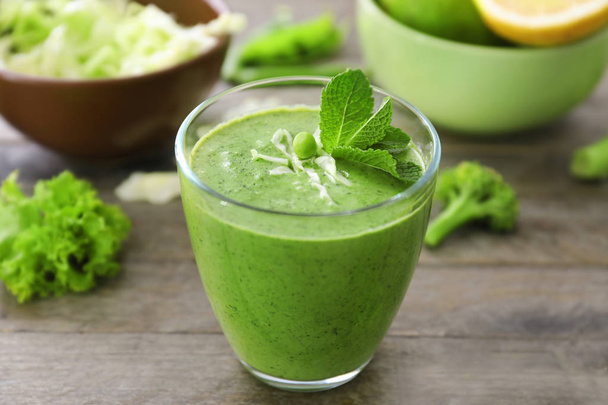 Healthy smoothie with kale - Fotoğraf, Görsel