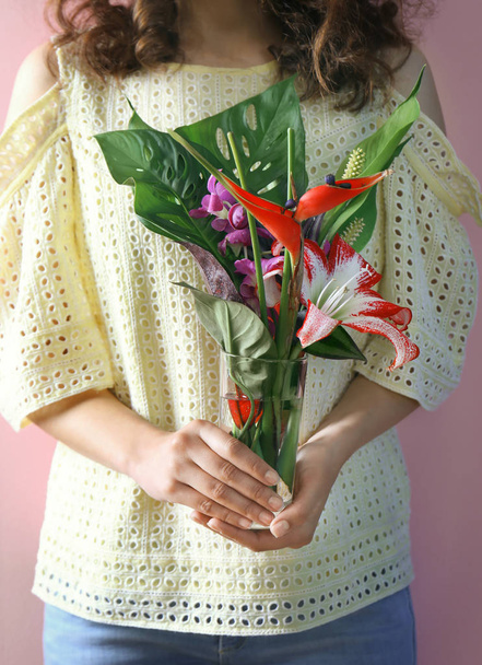 Woman holding tropical flowers  - Foto, afbeelding
