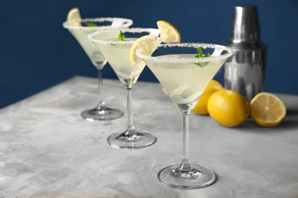 Glasses of lemon drop martini - Фото, изображение