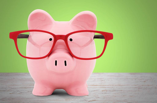 Piggy bank in glasses - Fotografie, Obrázek