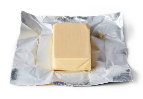 Paquete de mantequilla aislado en blanco
 - Foto, Imagen