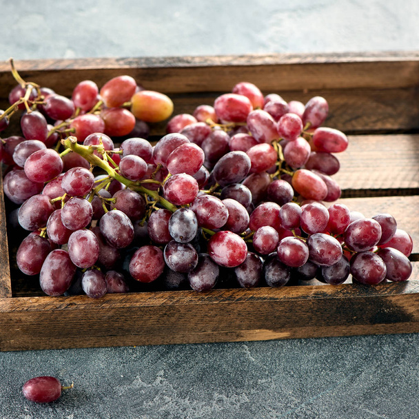 Grapes in wooden box, autumn organic harvest, healthy eating, fr - Photo, Image