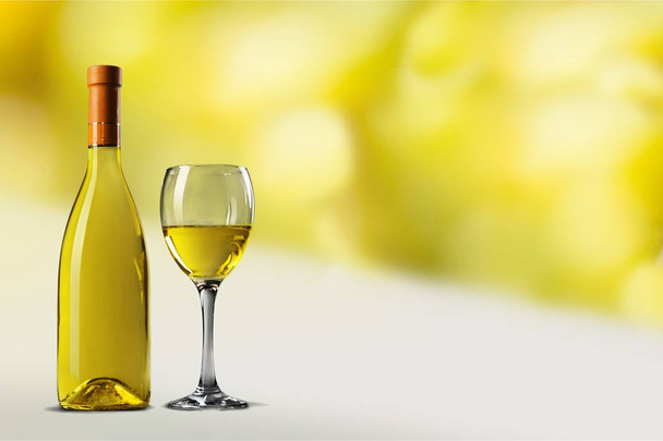 glass and bottle of white wine - Foto, Imagem