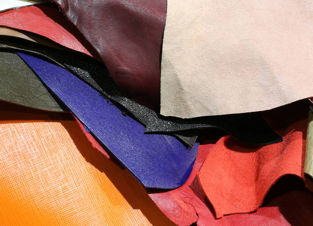 couro real em muitas cores loja de artesanato produção de couro ga
 - Foto, Imagem