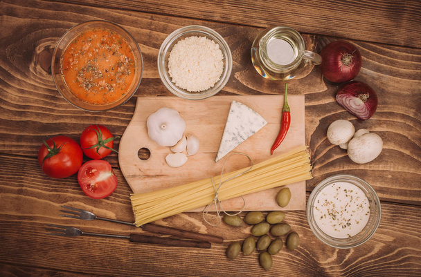 Food ingredients for preparing pasta on wooden kitchen board - Foto, Imagen