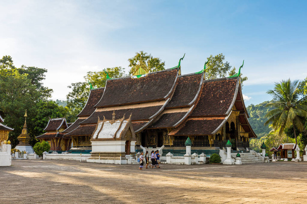 School children at Wat Xieng Thong, a Buddhist temple in Luang P - Photo, image