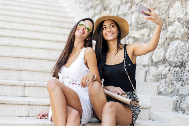 attractive women taking selfies - 写真・画像