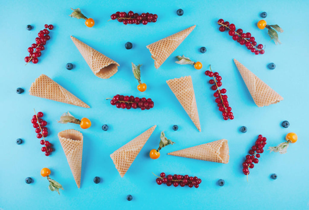 Berries in an ice cream cone. - Foto, afbeelding