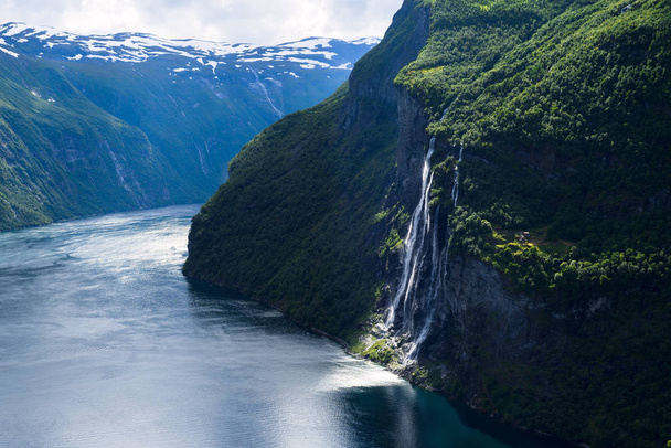Літній пейзаж з Кіля і водоспад, Норвегія - Фото, зображення