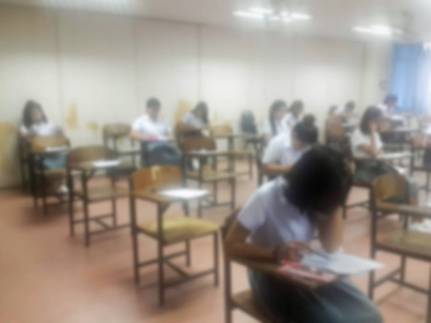 Arka plan üniversite öğrencilerinin sınav yaparak cevap yazma bulanıklık - Fotoğraf, Görsel