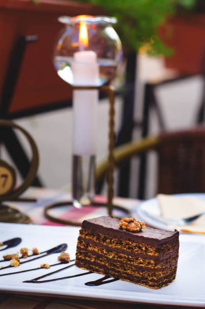 Gâteau au chocolat traditionnel hongrois Dobostorta
 - Photo, image