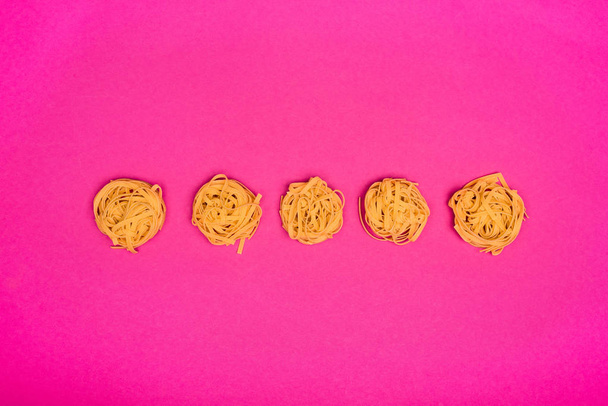 pasta nests in row - Фото, изображение