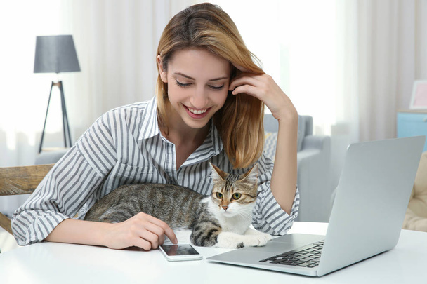 Young woman with cat  - Zdjęcie, obraz