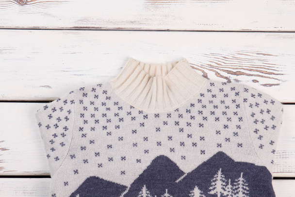 Pull blanc avec motif norvégien
 - Photo, image