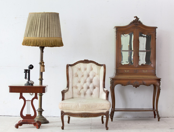 Sofá vintage en la habitación
 - Foto, imagen