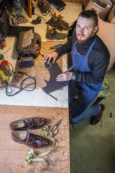 男性靴職人の仕事  - 写真・画像
