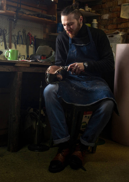 Male shoe maker working  - Valokuva, kuva