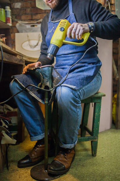 Male shoe maker working  - Valokuva, kuva