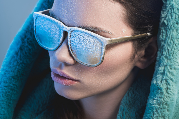 woman with frost on face wearing sunglasses - Valokuva, kuva