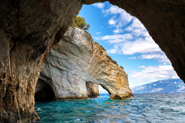 Modré jeskyně na ostrově Zakynthos, Řecko. O pohledu známé modré jeskyně - Fotografie, Obrázek