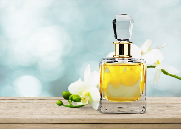 Perfume bottle and flowers  - Valokuva, kuva