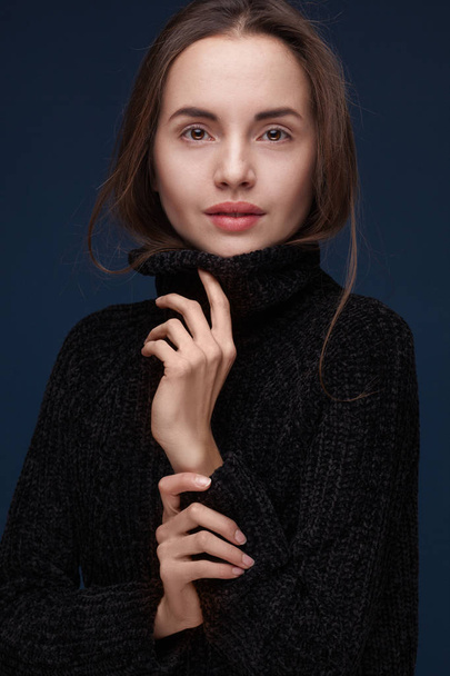 Portrait of young beautiful woman with light makeup - Fotografie, Obrázek
