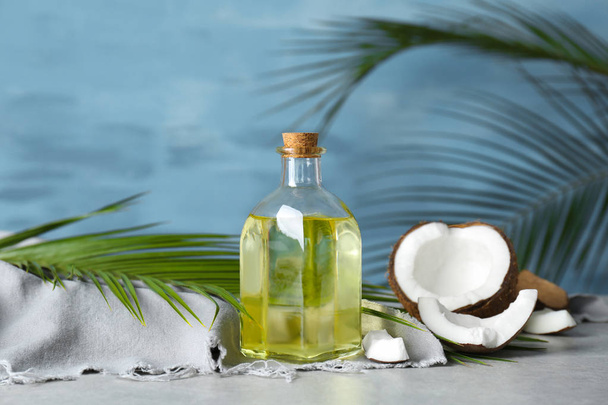 Bottle with fresh coconut oil on color background - Foto, immagini