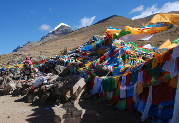 Rukoilevat liput Tiibetissä
 - Valokuva, kuva