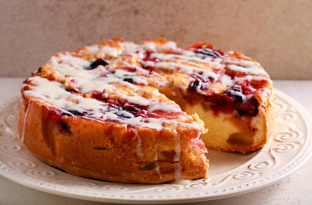 Mixed fruit cake with icing drizzle - Fotó, kép