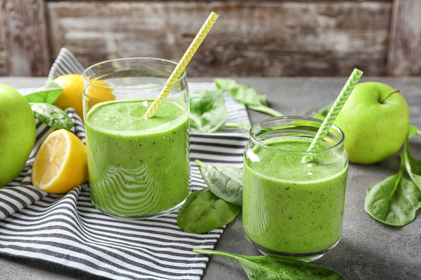 Jars of spinach smoothie on table - Foto, Imagem