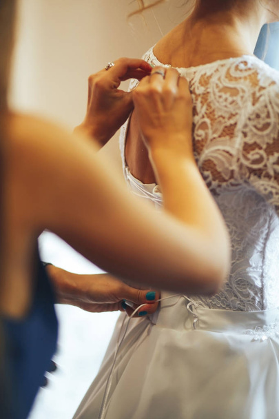 νύφης φόρεμα πίσω κουμπιά - Φωτογραφία, εικόνα