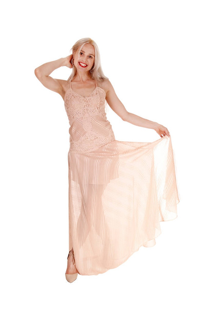 ピンクのドレスで美しい金髪の女性 - 写真・画像