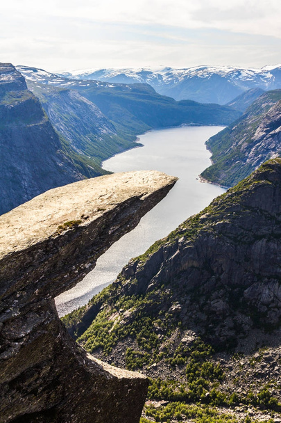 The summer trip to Trolltunga, The Troll's tongue, in Odda Ringedalsvatnet lake, Norway. - Foto, afbeelding