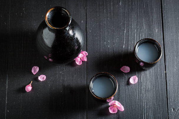 Ready to drink sake in the Japanese restaurant - Foto, Imagem