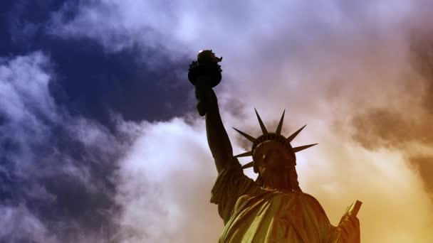 New York: Socha svobody, s mraky a efekty, ultra hd 4k - Záběry, video