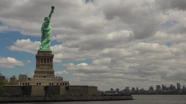 NUEVA YORK: Estatua de la Libertad y Manhattan vista desde un barco, en tiempo real, ultra hd 4k
 - Imágenes, Vídeo