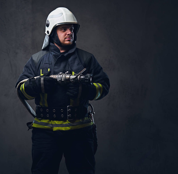Studio ritratto di un vigile del fuoco
 - Foto, immagini
