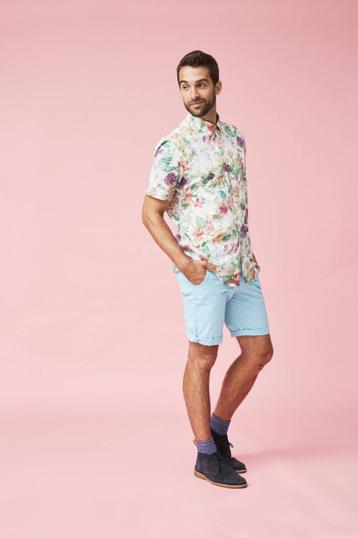 Dude in floral shirt - Φωτογραφία, εικόνα