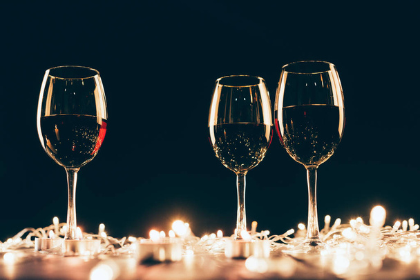 Glasses of wine and fairylights - Zdjęcie, obraz