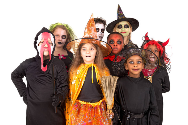 Дети в костюмах на Хэллоуин - Фото, изображение