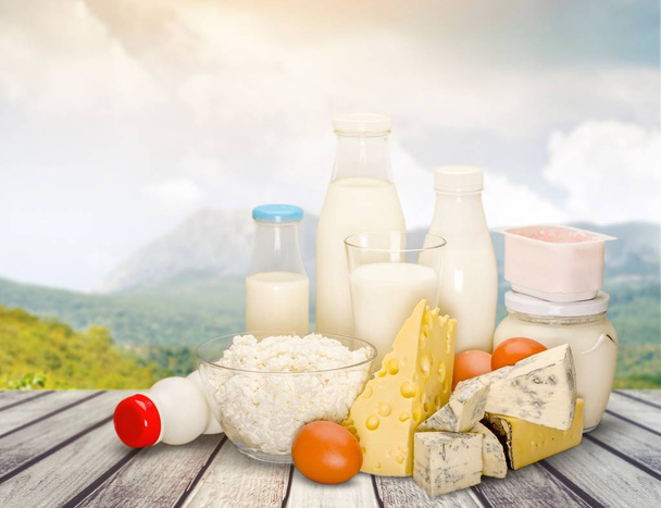 Recogida de productos lácteos
 - Foto, Imagen