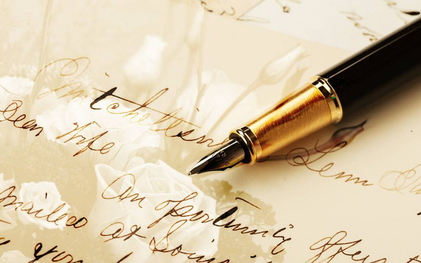 Фонтанная ручка на почерке
 - Фото, изображение