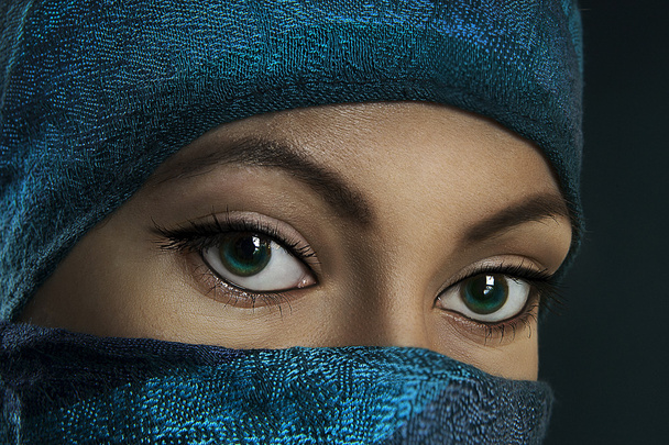 Arabský styl portrét mladé krásy - Fotografie, Obrázek