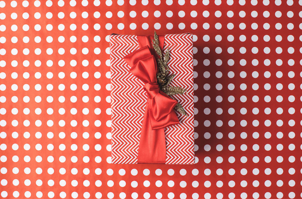 包装紙のクリスマス ギフト - 写真・画像
