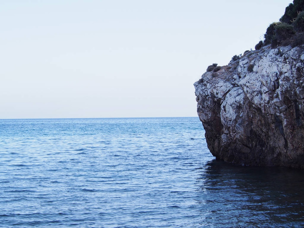 Küstenfelsen am Strand von Thassos in Griechenland - Foto, Bild