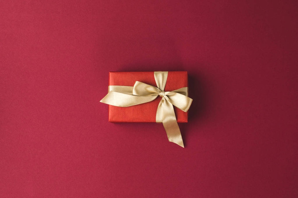 christmas gift with ribbon - Foto, immagini