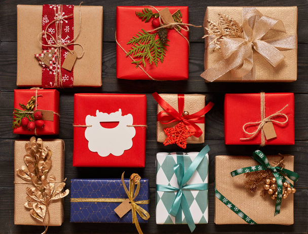 Χριστουγεννιάτικα δώρα σε ξύλο - Φωτογραφία, εικόνα
